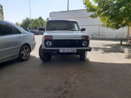 LADA (VAZ) 2121 Niva (4x4) 2015