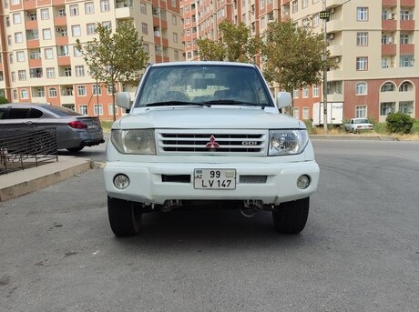 Mitsubishi Pajero io 2000