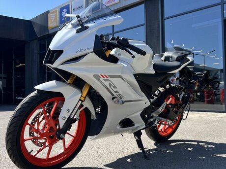 Yamaha R15 V4