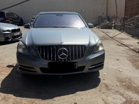 Mercedes E 350 4MATIC 2012