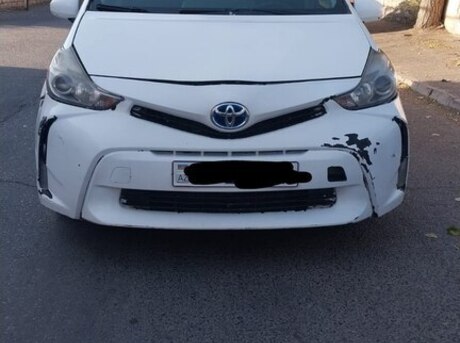 Toyota Prius V 2015
