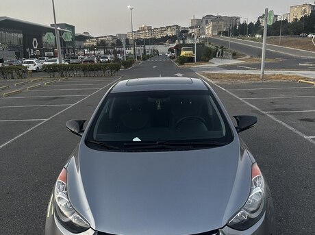 Hyundai Elantra 2012