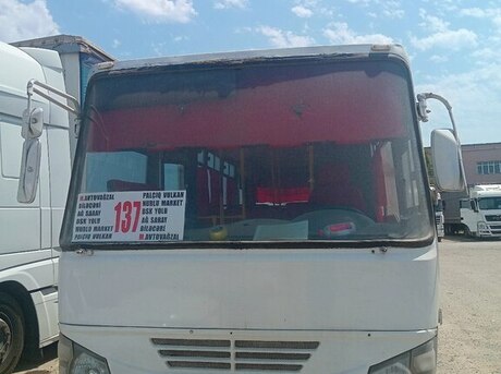 Isuzu NP 37 2008