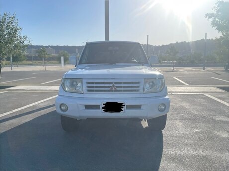 Mitsubishi Pajero io 2000