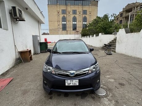 Toyota Corolla Fielder 2015