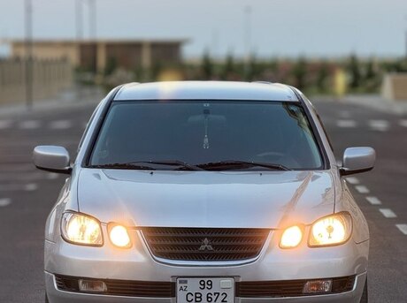 Mitsubishi Airtrek 2001