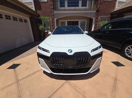 BMW i7