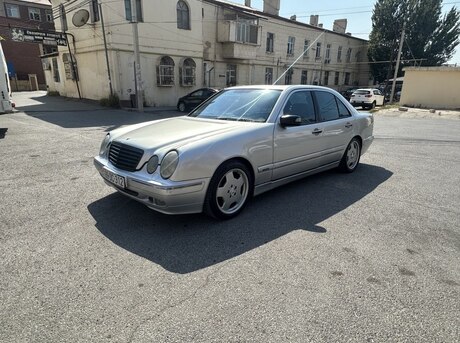 Mercedes E 230