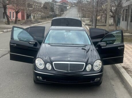 Mercedes E 240 2003