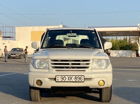 Mitsubishi Pajero io 2000