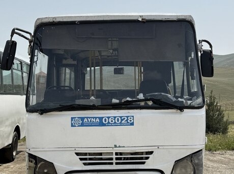 Isuzu NP 37 2010