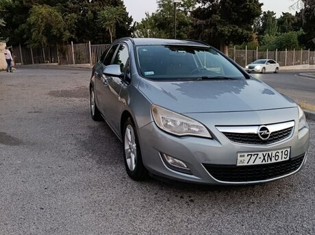 Opel Astra 2012