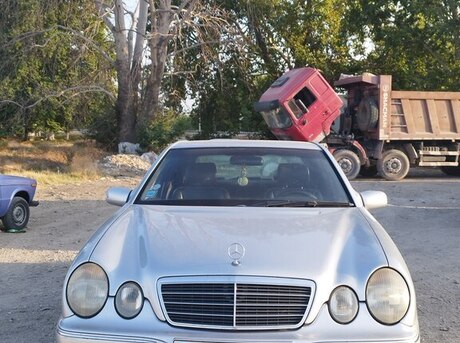 Mercedes E 240 2001