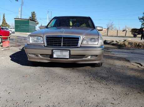 Mercedes C 230