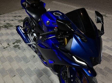 Yamaha R15 V4