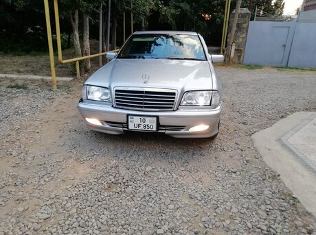 Mercedes C 230