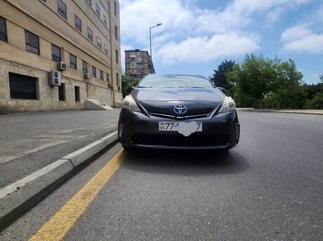 Toyota Prius V 2013