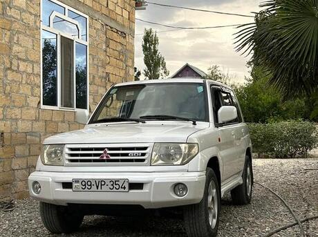 Mitsubishi Pajero io 2000