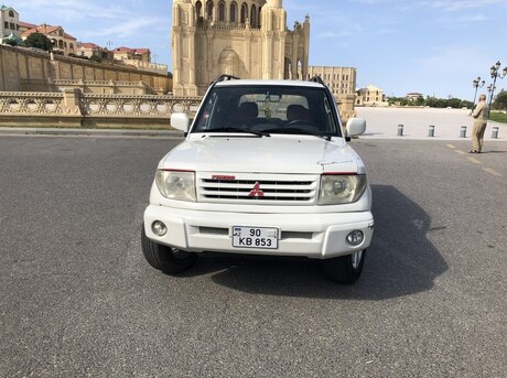 Mitsubishi Pajero io 1999