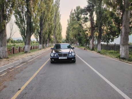Mercedes E 220
