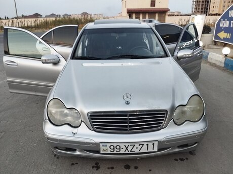 Mercedes C 200