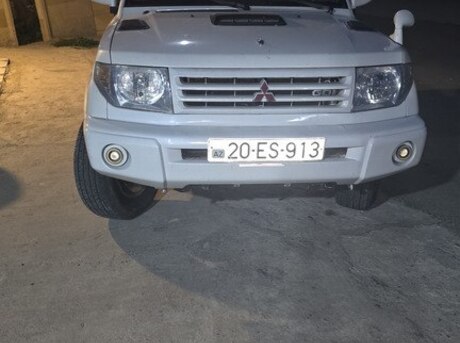 Mitsubishi Pajero io 1999