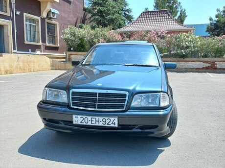 Mercedes C 200