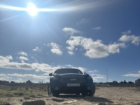 Infiniti QX70