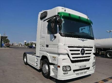 Mercedes Actros 1844