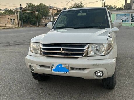 Mitsubishi Pajero io 2004