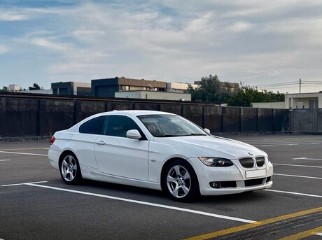 BMW 330 2010