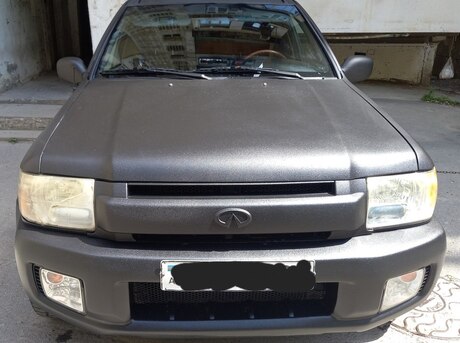 Infiniti QX4 2000