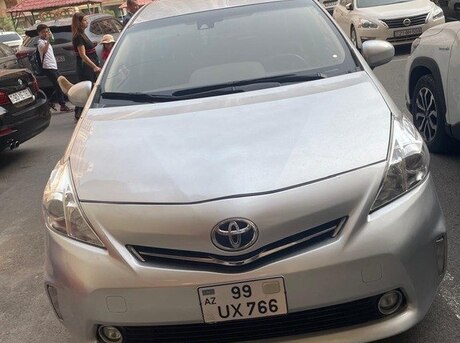 Toyota Prius V 2014