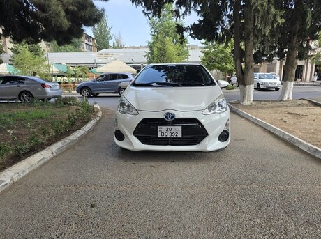 Toyota Aqua 2015