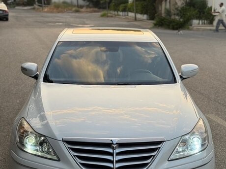 Hyundai Genesis 2010