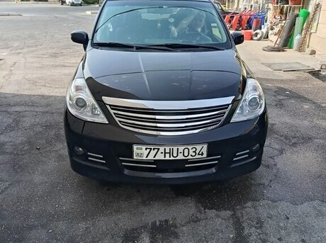 Nissan Tiida 2012