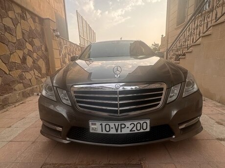 Mercedes E 200