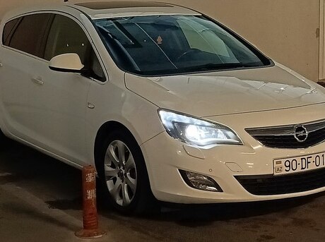 Opel Astra 2012