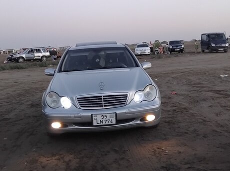 Mercedes C 240