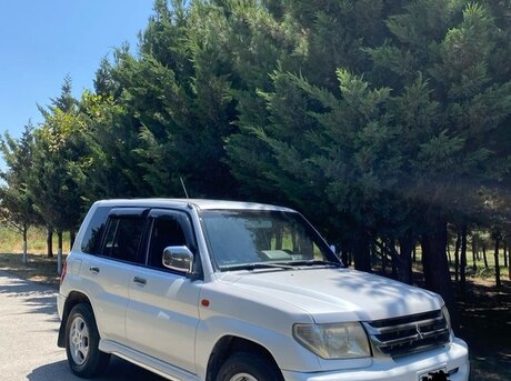 Mitsubishi Pajero io 2001