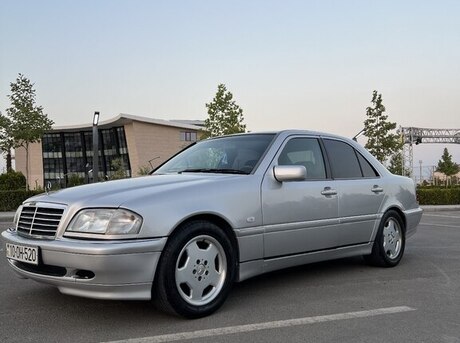 Mercedes C 200