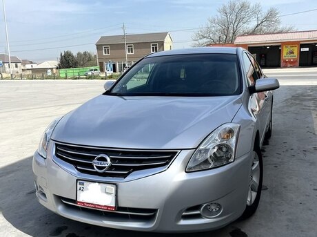 Nissan Altima 2011