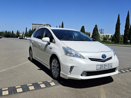 Toyota Prius V 2012