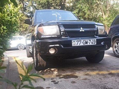 Mitsubishi Pajero io 2000