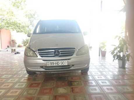 Mercedes Viano 2004