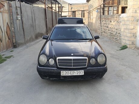Mercedes E 200