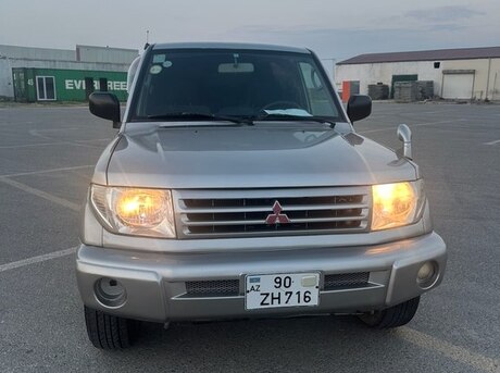 Mitsubishi Pajero io 1998