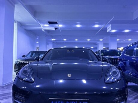 Porsche Panamera 4S 2011
