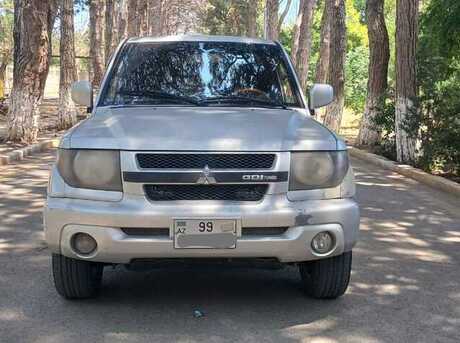 Mitsubishi Pajero io 2000