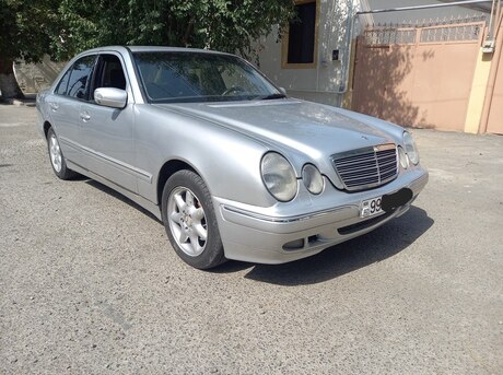 Mercedes E 220